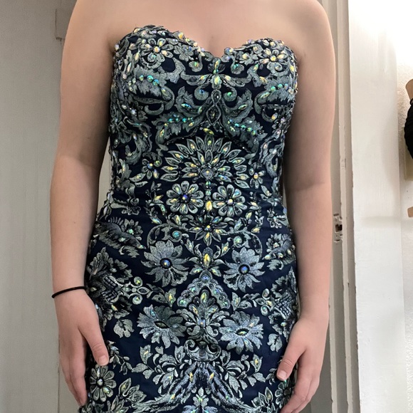 Beaded mermaid style dress - Picture 4 of 5